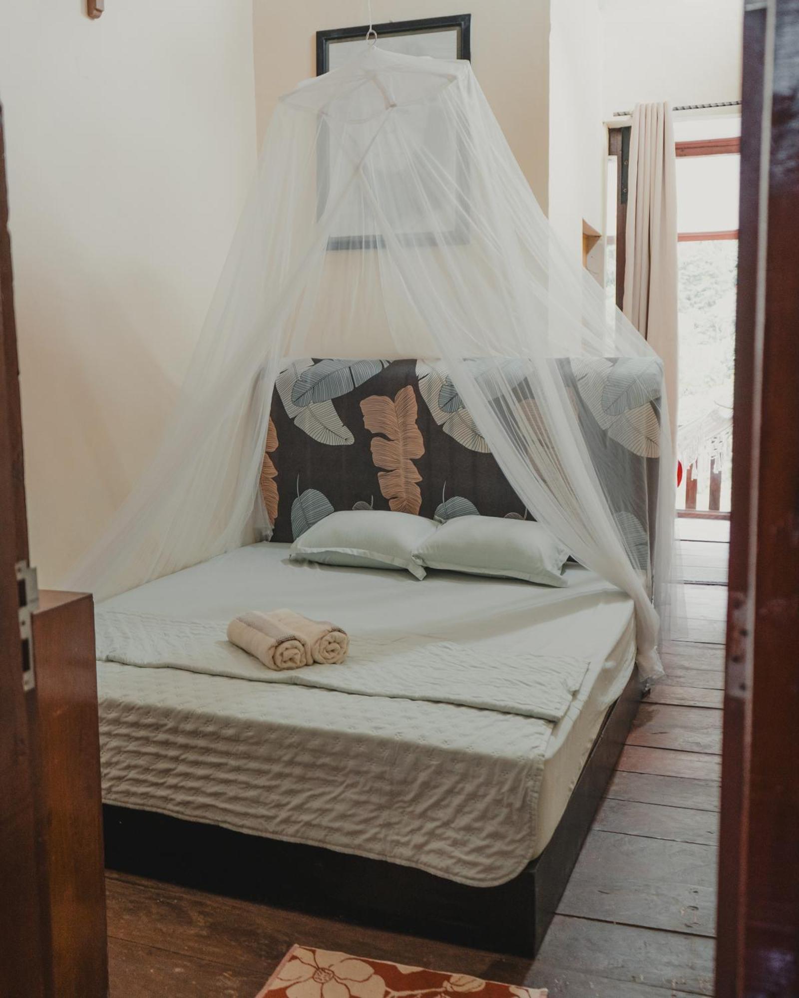 Charlys Little House Otel Bukit Lawang Dış mekan fotoğraf