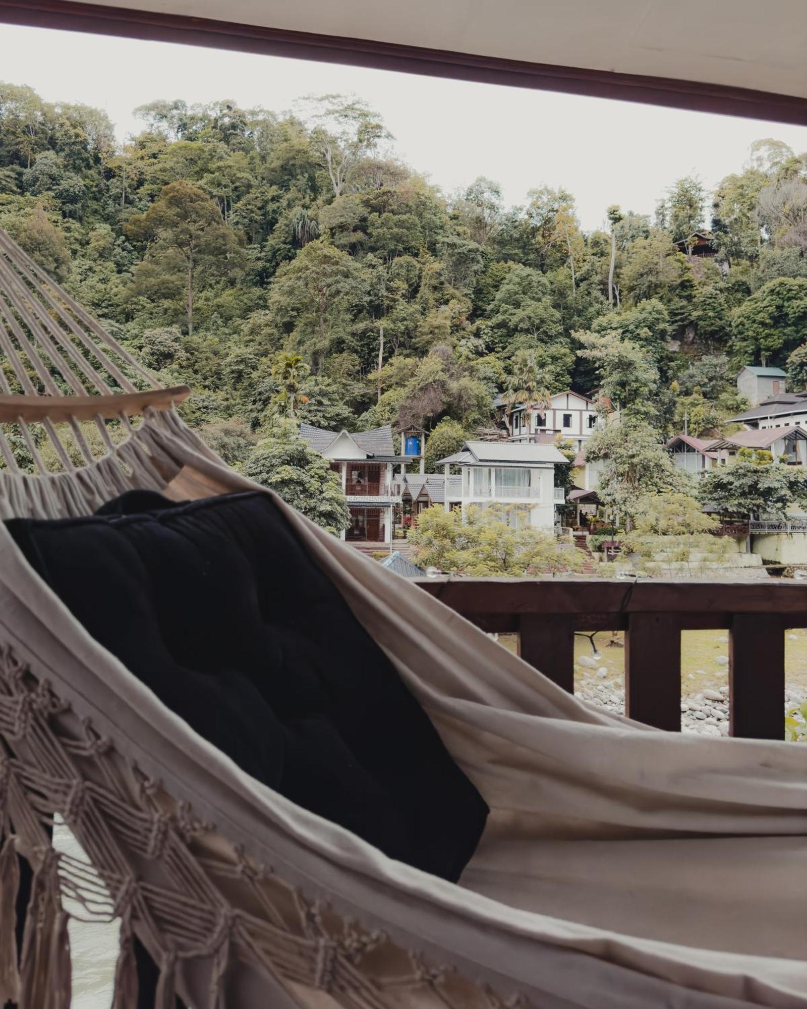 Charlys Little House Otel Bukit Lawang Dış mekan fotoğraf